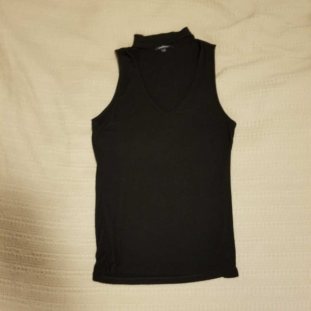 Black tee with faux choker